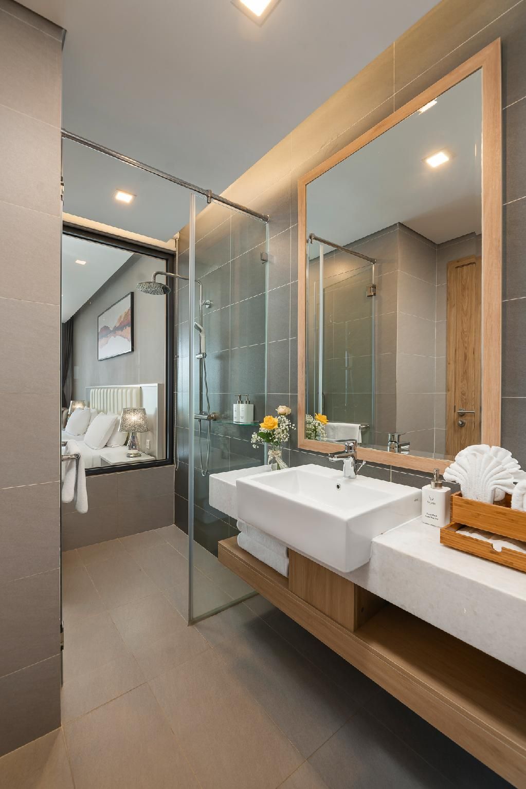 DeLaSea Ha Long Hotel Deluxe Twin City View 2