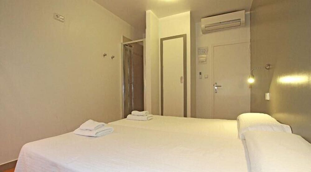 Hostal Ripoll Ibiza Double or Twin Room, Shared Bathroom 5
