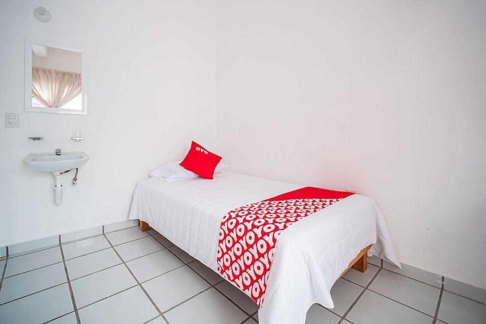OYO Hotel Posada San Vicente, Huatulco Standard Room, 2 Double Beds 3