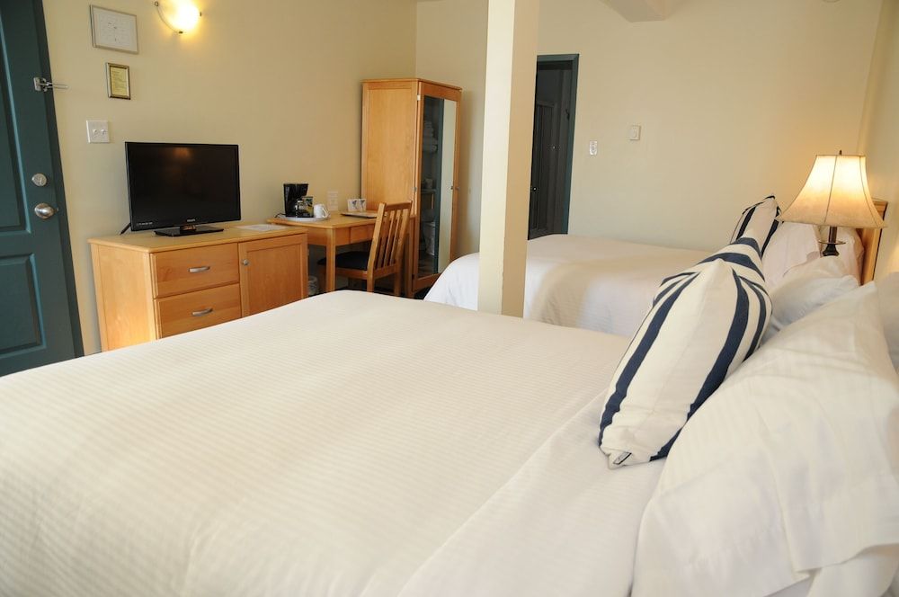 Classic Single Room, 2 Queen Beds, Ocean View