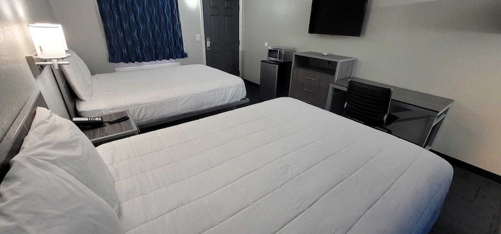 Green Country Inn Deluxe Room, 2 Queen Beds 4