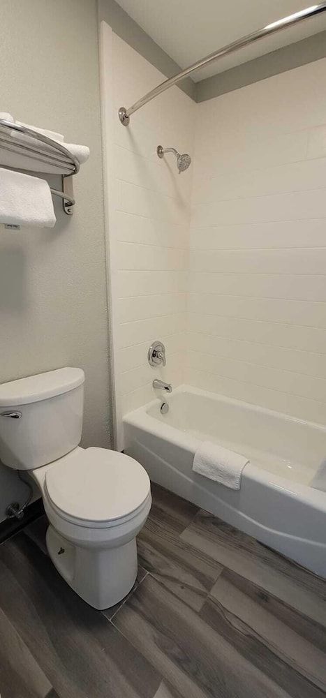 Green Country Inn Deluxe Room, 2 Queen Beds 5