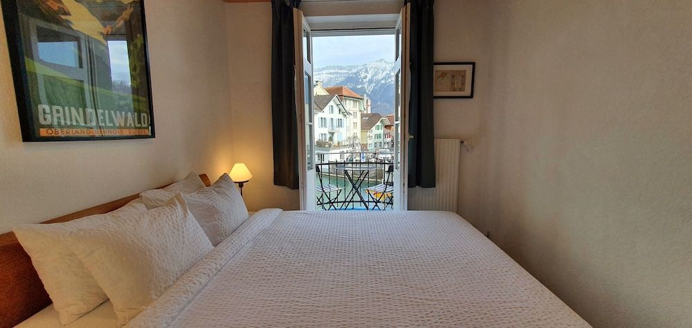 Exclusive Single Room, 1 Queen Bed, Non Smoking, Mountain View