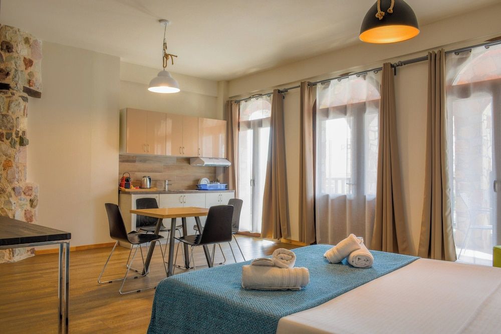 Guesthouse Monastiri Deluxe Suite (Ground floor Street view) 2