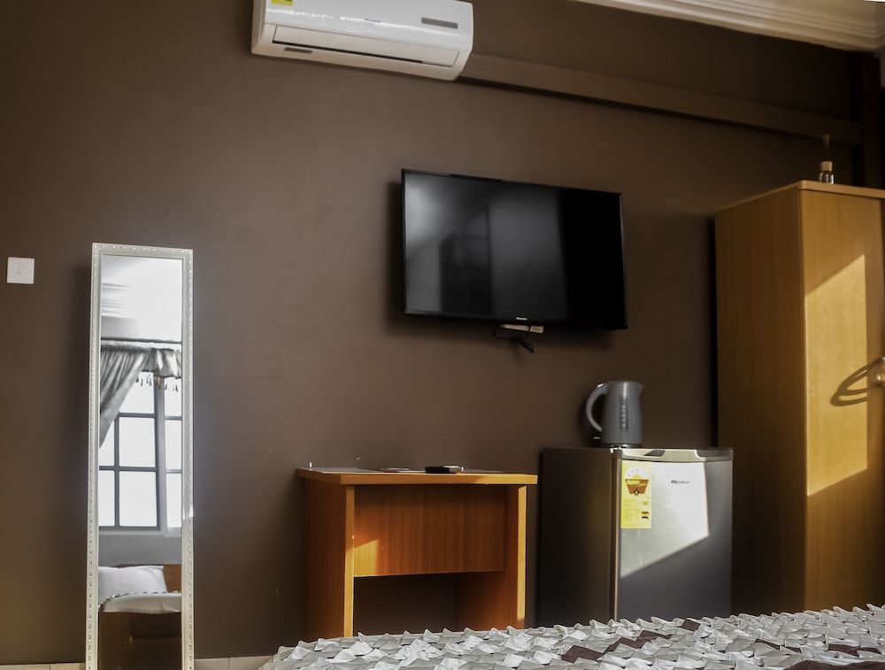 Plus 33 Hotel Standard Room, Non Smoking 23