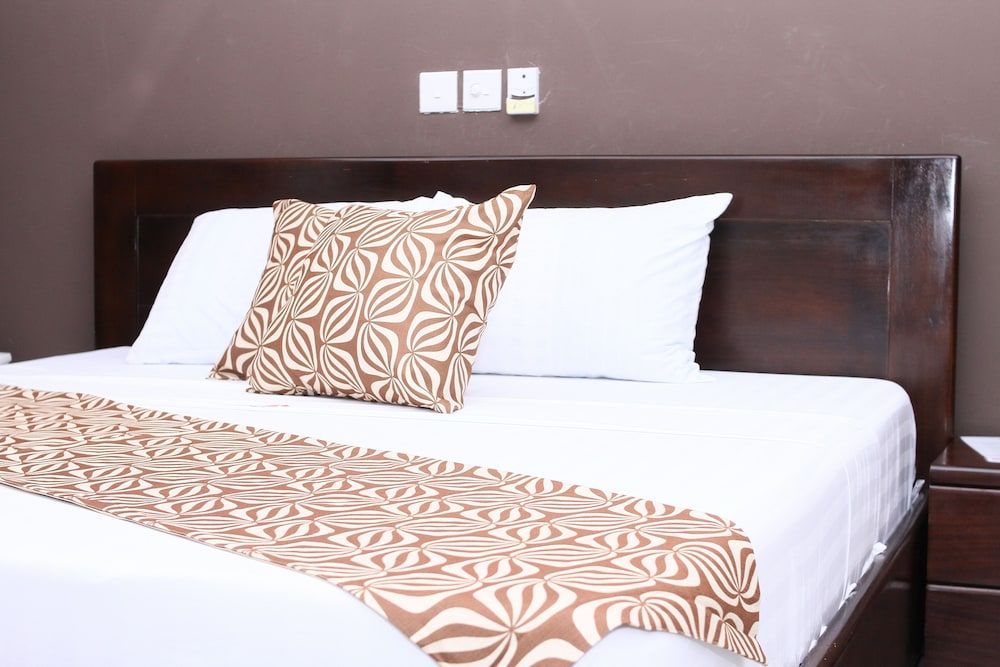 Plus 33 Hotel Standard Room, Non Smoking 5