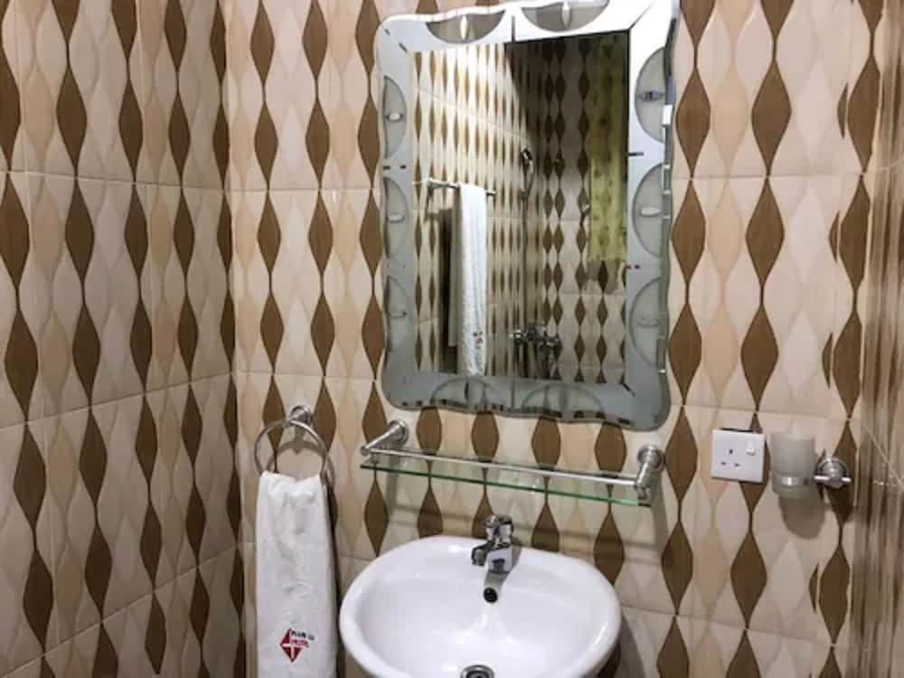 Plus 33 Hotel Standard Room, Non Smoking 21