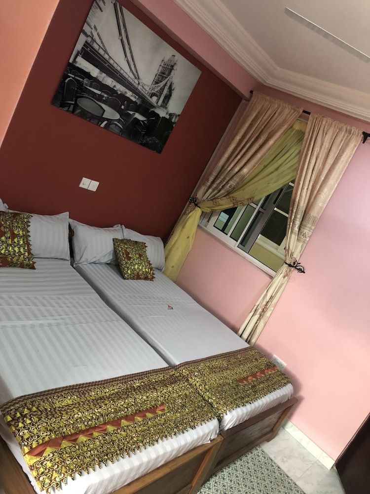 Plus 33 Hotel Standard Twin Room, Non Smoking 3