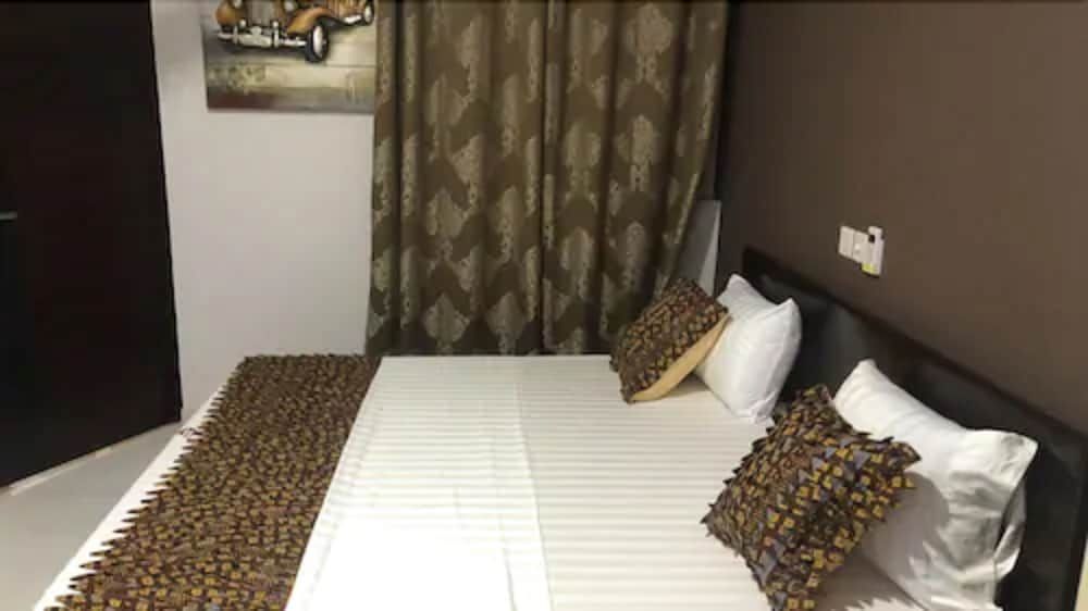 Plus 33 Hotel Standard Room, Non Smoking 13