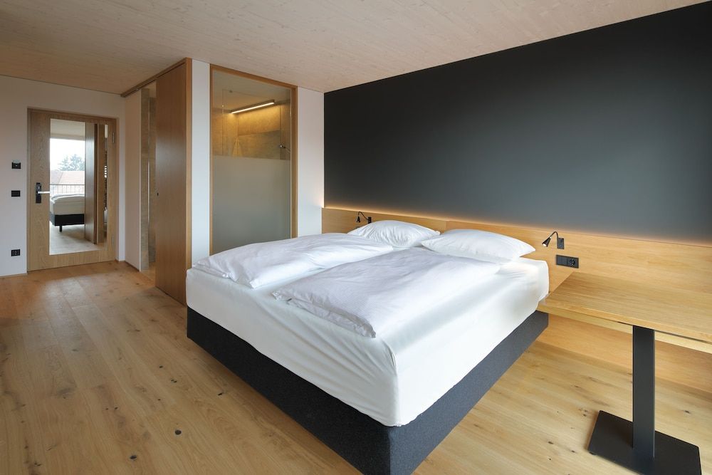 2nd Home Hotel Premium Room 2