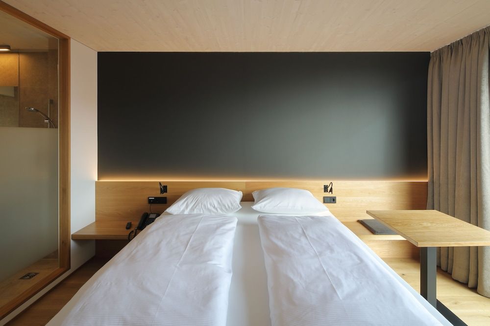 2nd Home Hotel Room (Life) 2