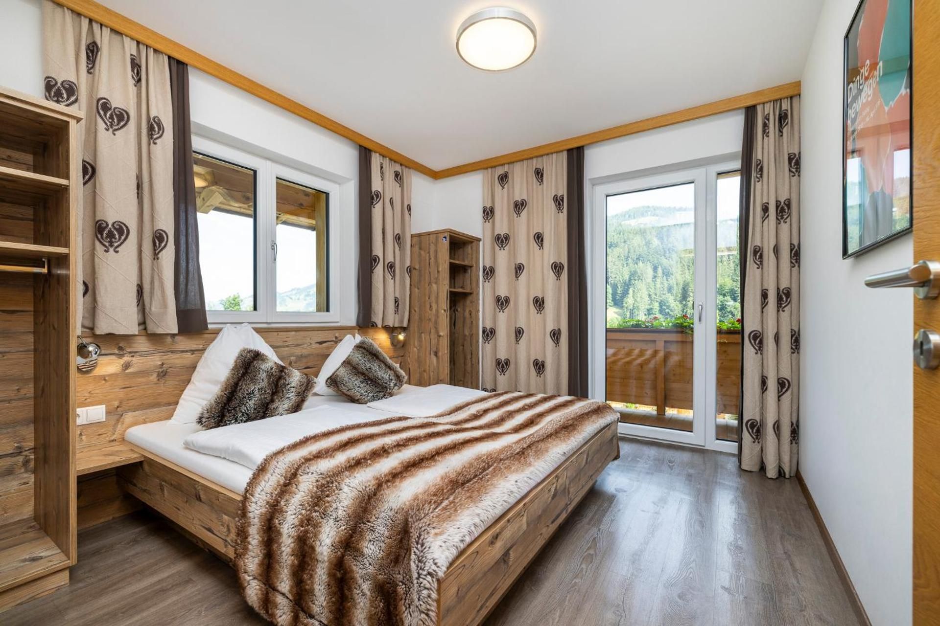 Deluxe Three-Bedroom Apartment