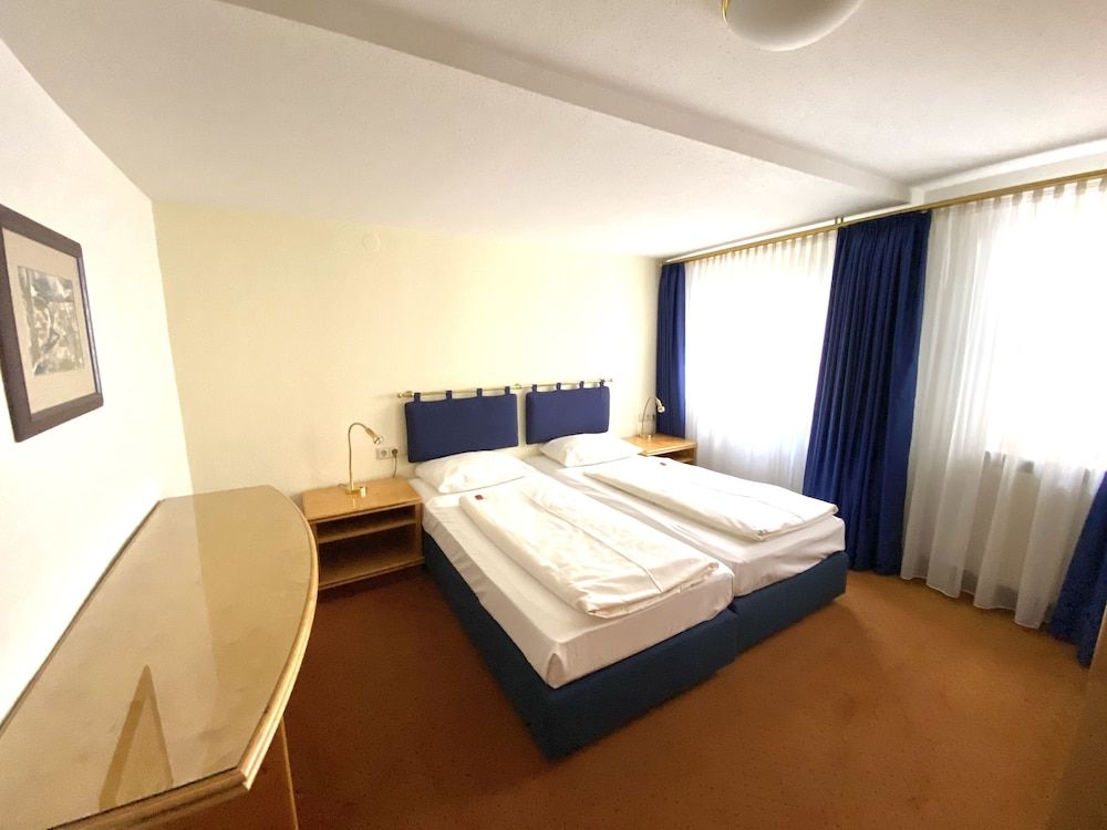 Apartment (05)