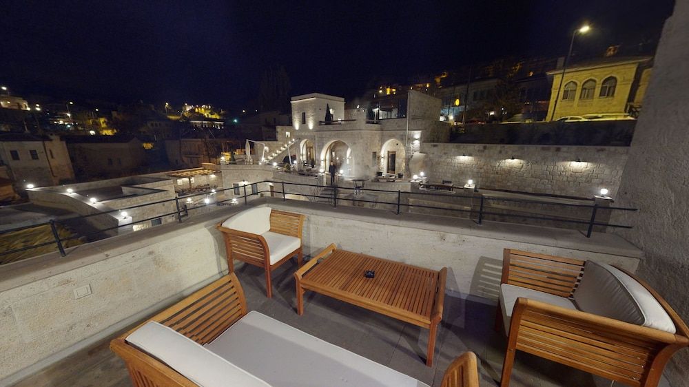 Luxury Suite, King and Twin, Mountain View, Balcony