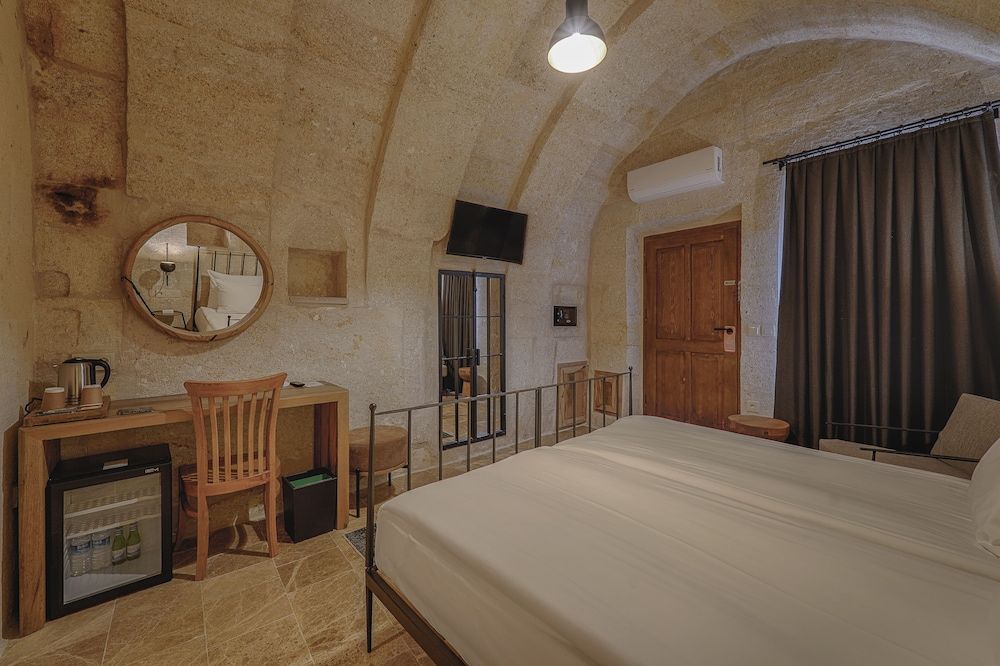 Solem Cave Suites Standard Room 3