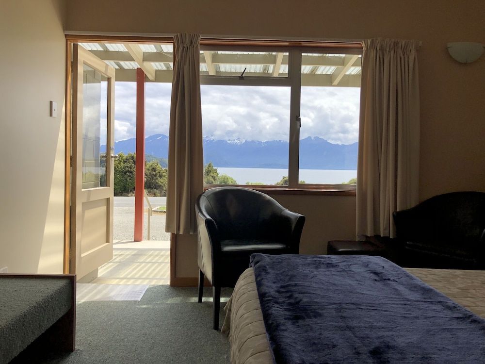 Te Anau Manapouri Lake Hotel Superior Studio 6
