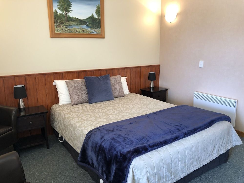 Te Anau Manapouri Lake Hotel Superior Studio 2