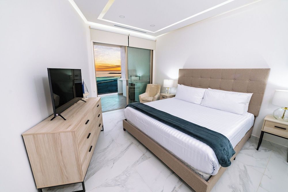 Classic Apartment, 3 Bedrooms, Ocean View