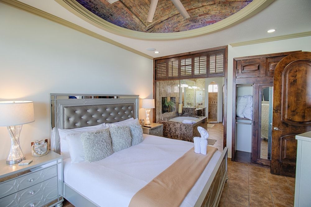 Classic Apartment, 2 Bedrooms, Ocean View