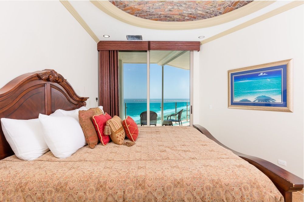 Deluxe Condo, 2 Bedrooms, Ocean View