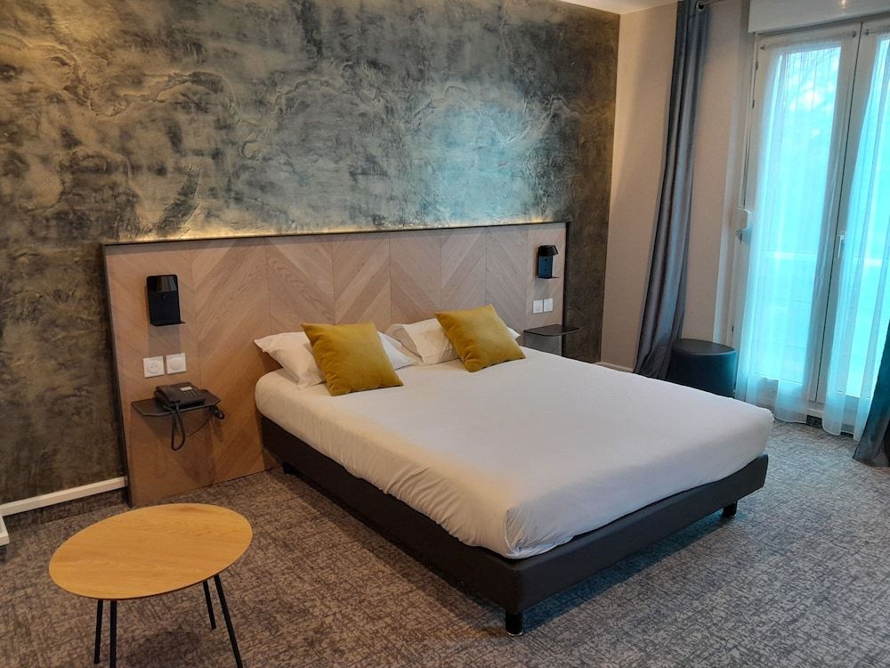 Brit Hotel Le Royal - Troyes Family Room