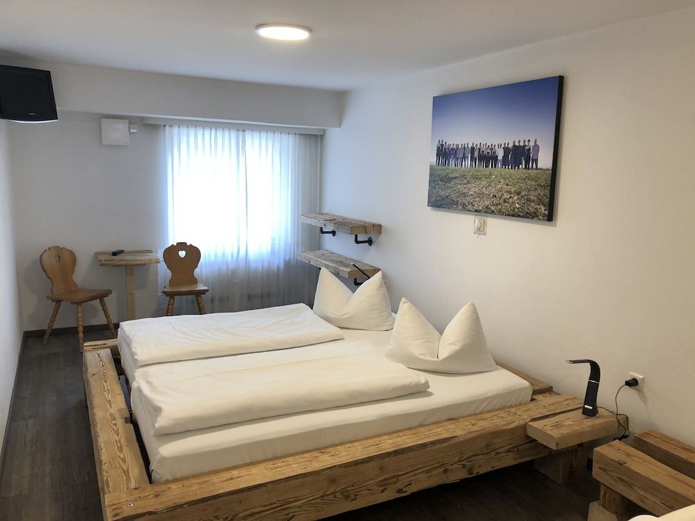 Landgasthof Kreuz Basic Double Room, Shared Bathroom 2