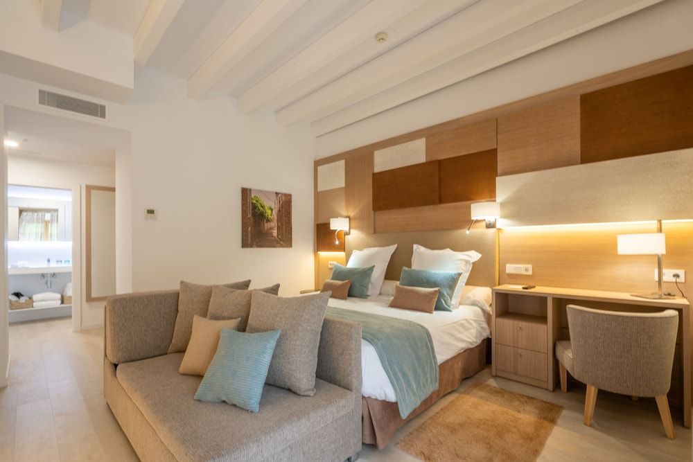 Junior Suite, City View