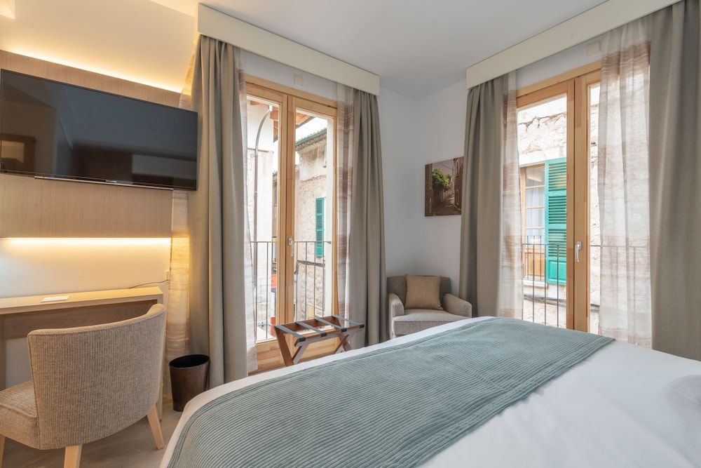 Superior Double Room, City View