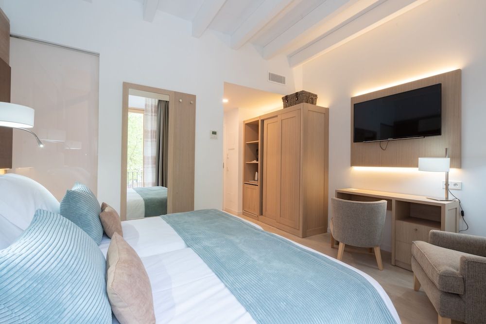 Superior Double Room, City View