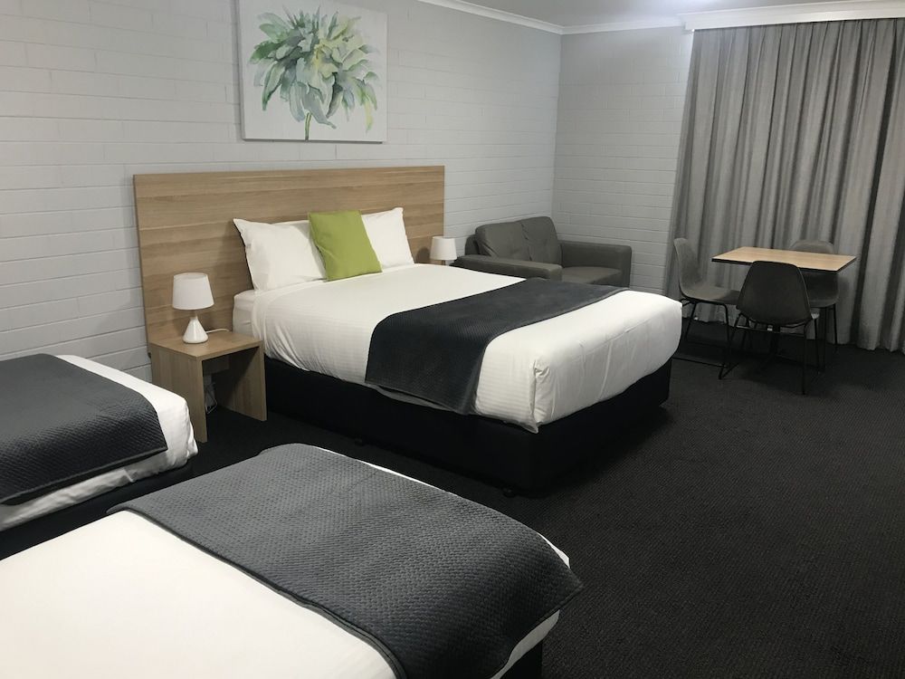 Frewville Motor Inn Family Room, Kitchenette 3