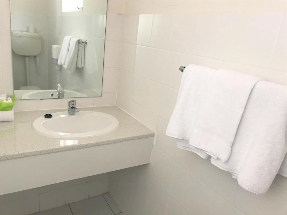 Frewville Motor Inn Economy Double Room, 1 Queen Bed 5