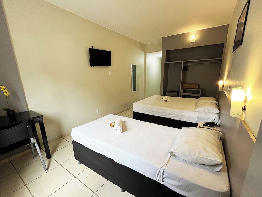 Riviera Hotel by Bsb Inn Deluxe Triple Room 3