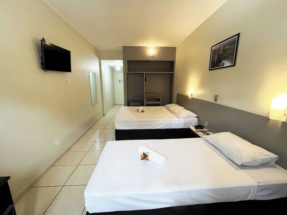 Riviera Hotel by Bsb Inn Deluxe Triple Room 6