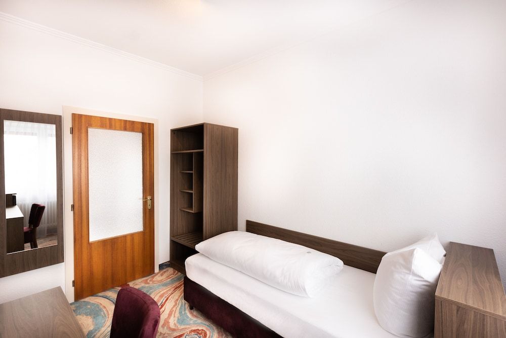 Firzlaffs Hotel Neumünster Standard Single Room 2