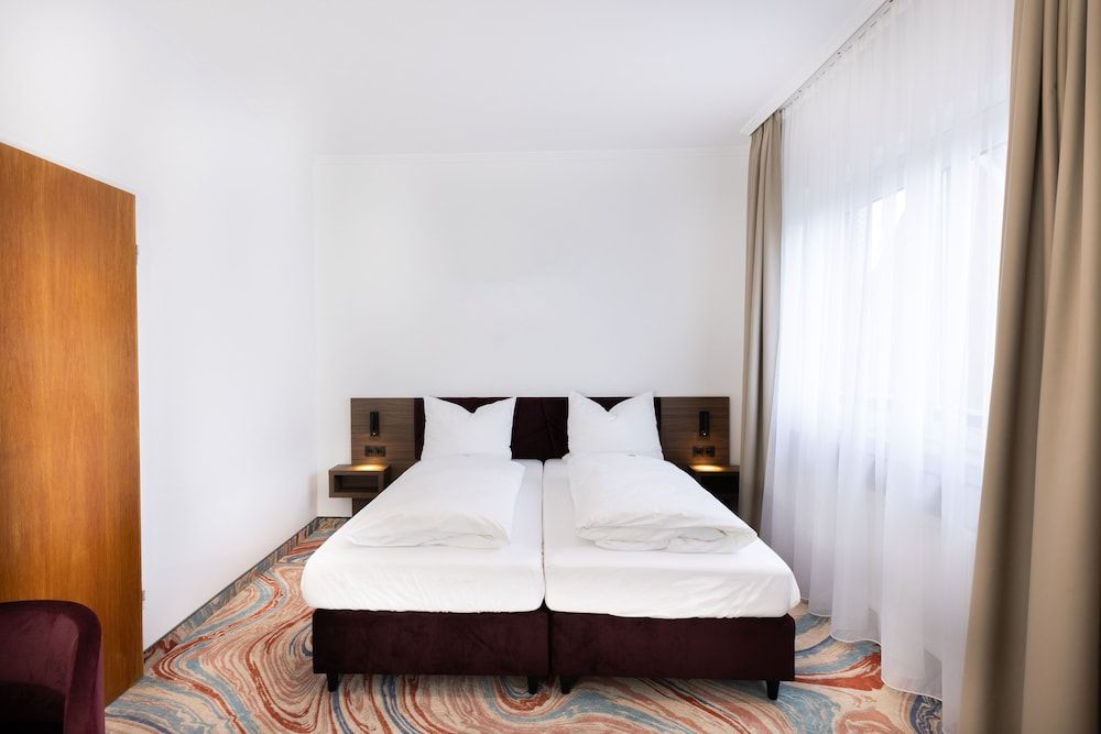 Firzlaffs Hotel Neumünster Standard Double or Twin Room 13