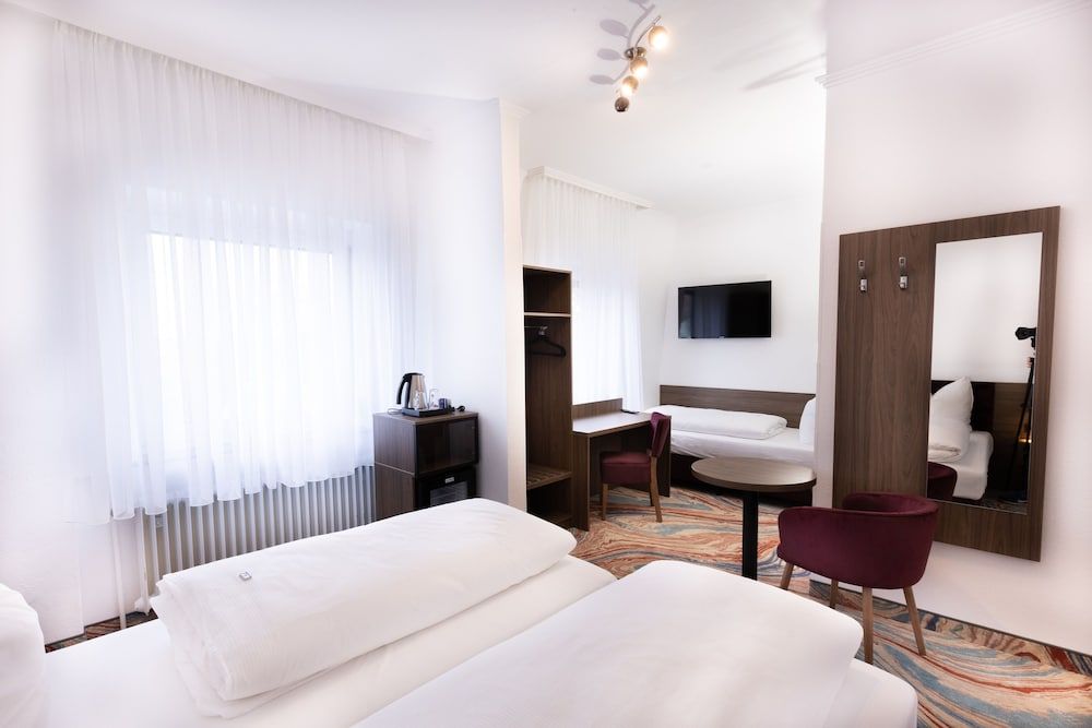 Firzlaffs Hotel Neumünster Standard Triple Room 20