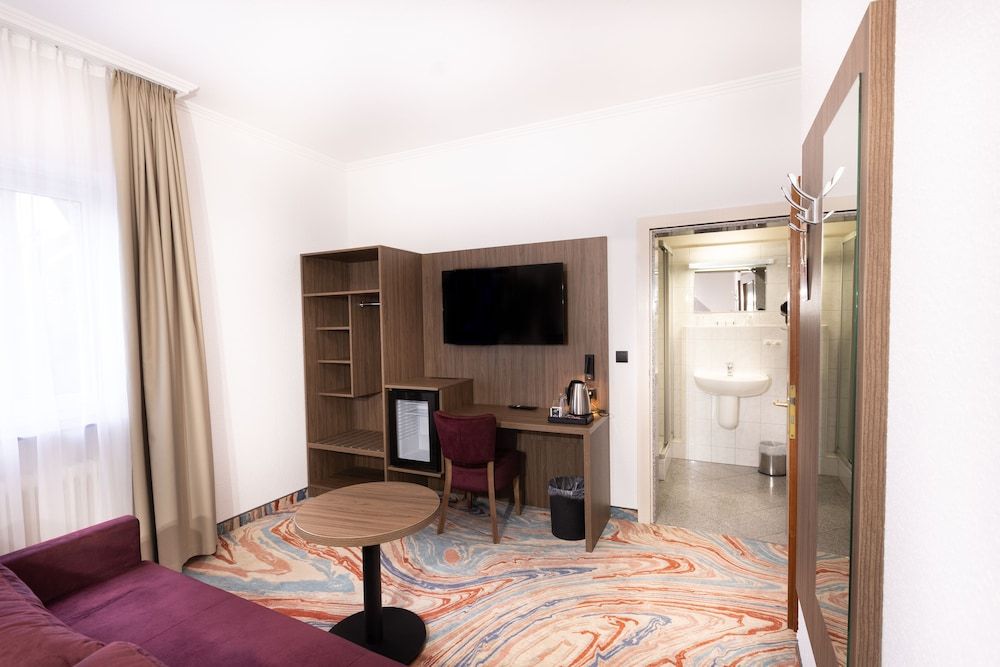 Firzlaffs Hotel Neumünster Standard Triple Room 17