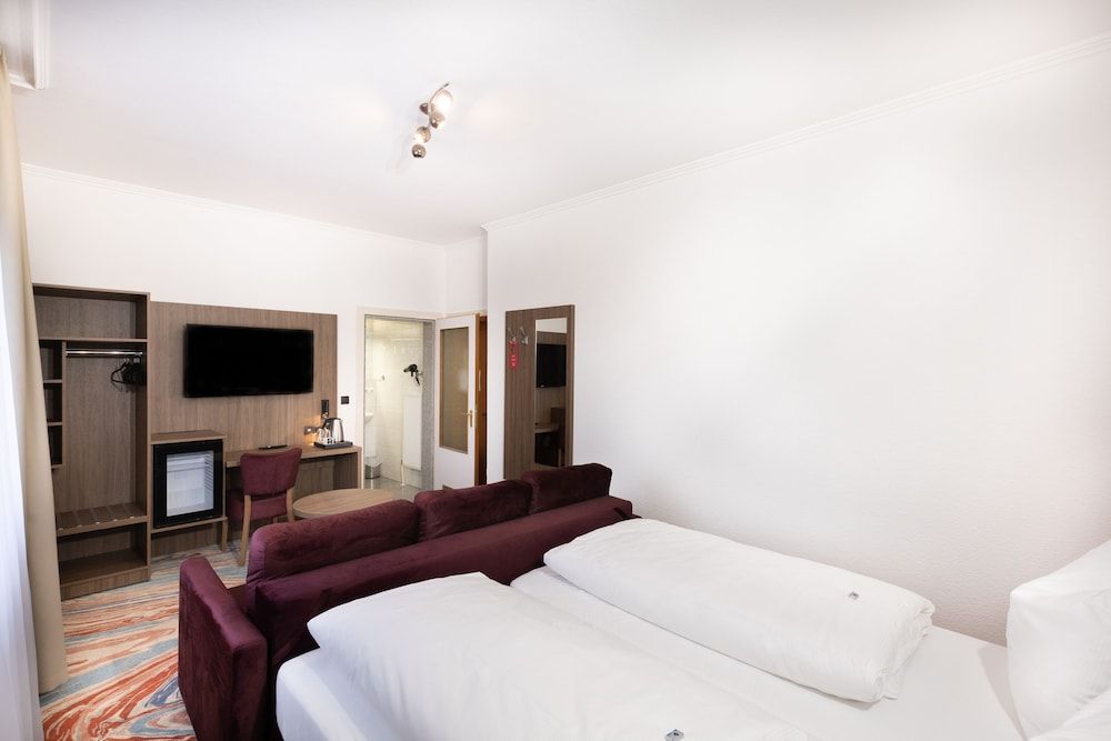 Firzlaffs Hotel Neumünster Standard Triple Room 3