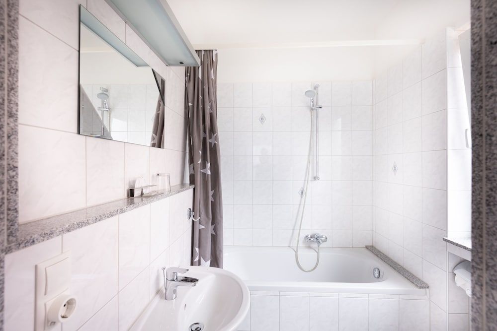 Firzlaffs Hotel Neumünster Standard Triple Room 14