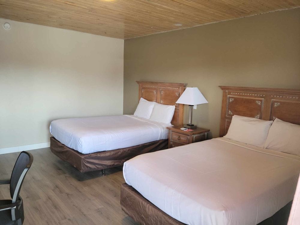 Econo Lodge Standard Room, 2 Double Beds, Non Smoking 2