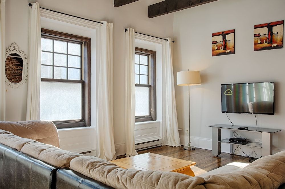 Les Lofts St-Jo - By Les Lofts Vieux-Québec Two-Bedroom and Two-Bathroom Apartment (SJ201) 6