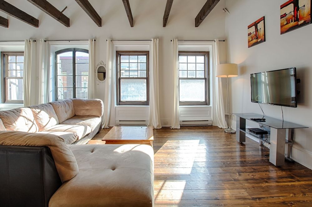 Les Lofts St-Jo - By Les Lofts Vieux-Québec Two-Bedroom and Two-Bathroom Apartment (SJ201) 9
