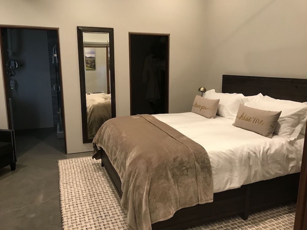 Deluxe Suite, 1 King Bed with Sofa bed, Non Smoking
