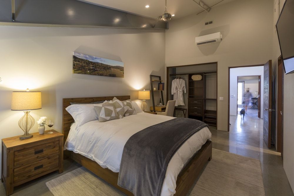 Deluxe Room, 1 King Bed, Non Smoking