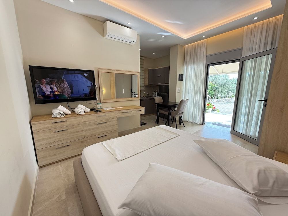 Vila Arial Deluxe Double Room, Balcony, Garden View 7