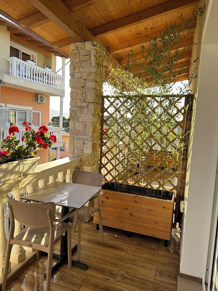 Vila Arial Deluxe Double Room, Balcony, Garden View 5