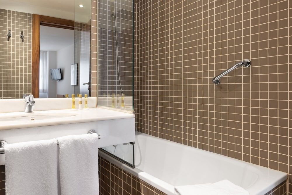 Eurostars Marques de Vallejo Standard Twin Room (Extra Bed) 4