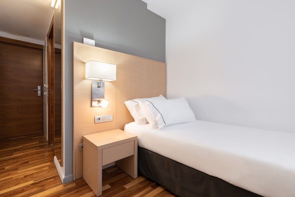 Eurostars Marques de Vallejo Standard Twin Room (Extra Bed) 2