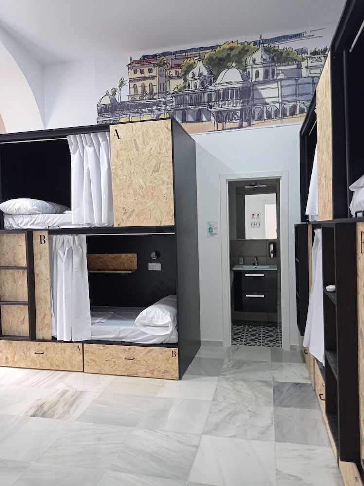 Planeta Cadiz Hostel Club Shared Dormitory (6 beds) 5