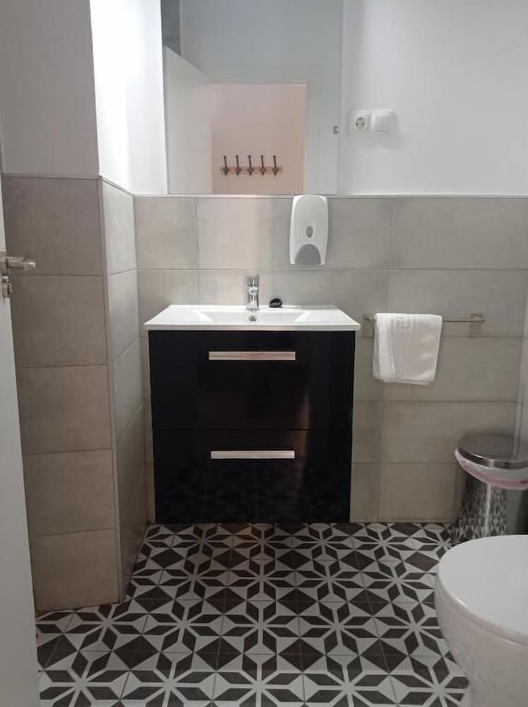 Planeta Cadiz Hostel Club Shared Dormitory (6 beds) 4